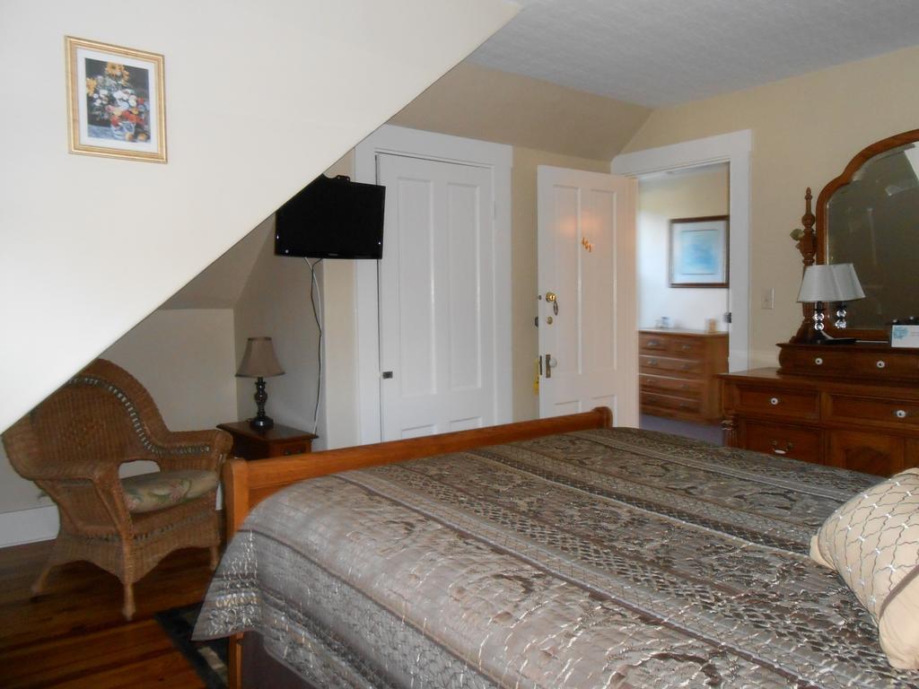 Lakeview Inn Naples Bilik gambar